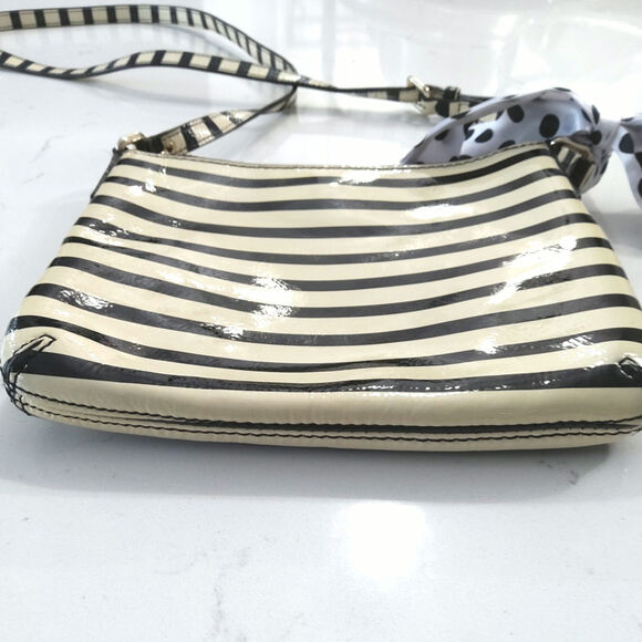 Kate Spade crossbody Black & White striped Adjustable strap. Chic Retro - Picture 8 of 9